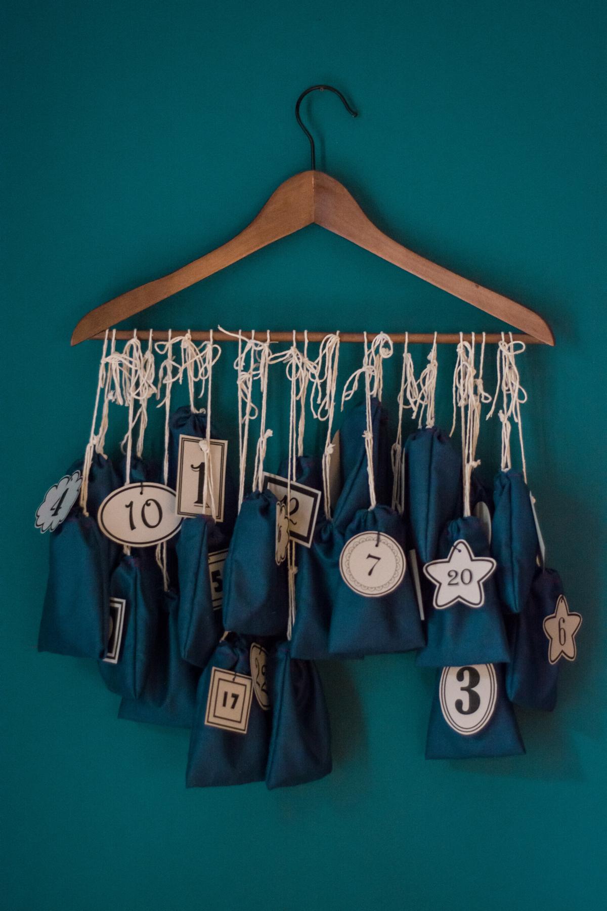 adventskalender-saeckchen-am-buegel-diy