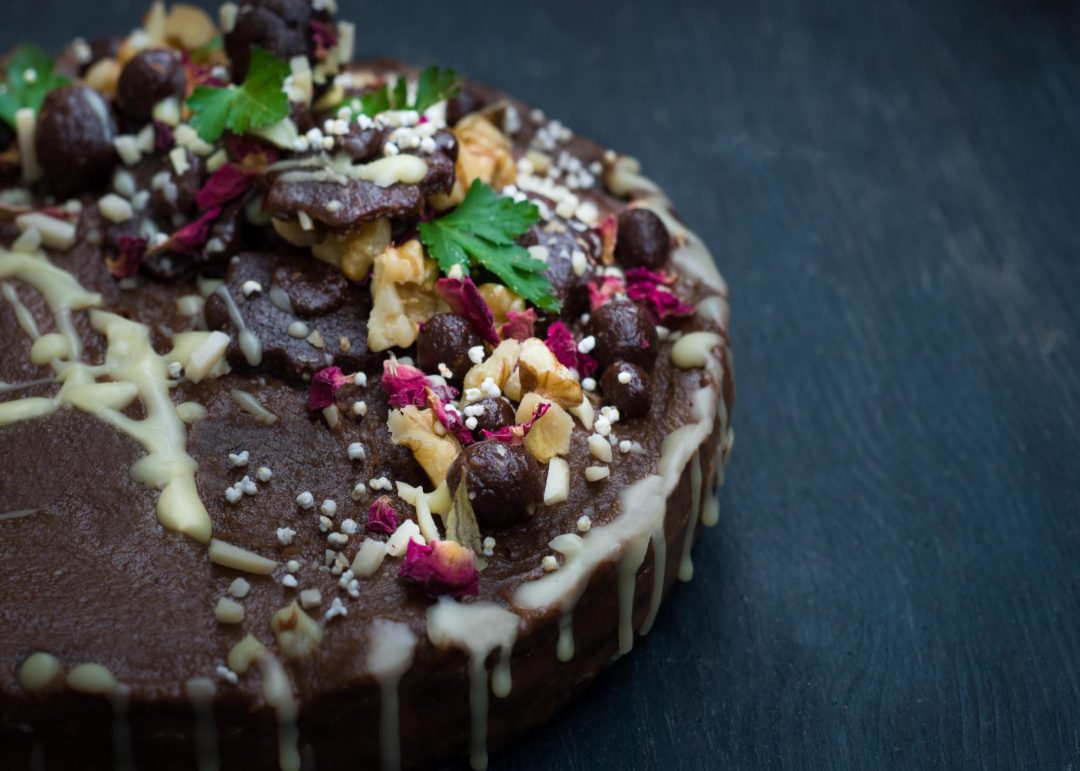 Roh Vegane Schokotorte mit Weißer Schokolade